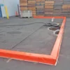 Berm-Builder-6-inch-2-scaled-qwpqhbk0dzcdl4t3dz4yqg7038osngyqdqrth8xoy0.webp Dique permanente para protección de derrames